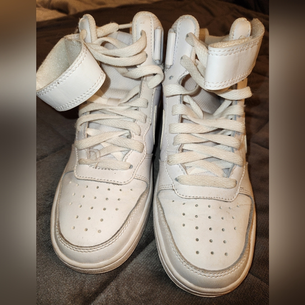 White, Nike Court Borough Mid 2 Size 4Y Like New!